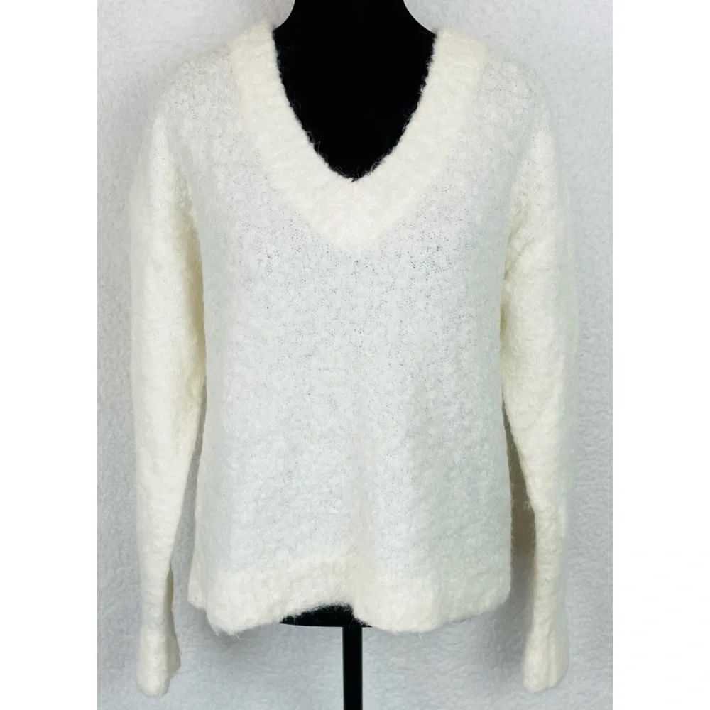WILFRED • Aritzia Off-White/Cream Marseille Alpaca V-Neck Pullover Sweater, S - Picture 4 of 16